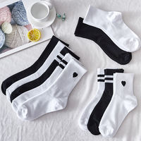 Version coréenne des chaussettes en coton unisexes de style uniforme scolaire mi-mollet