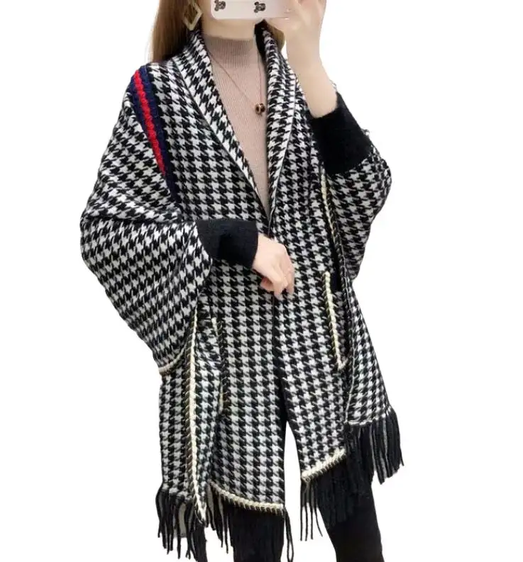 Hochwertiger Herbst/Winter Imitation Nerz Woll mantel mit ärmel igen Damen Plaid Cape Fringe Fashion Strickwaren