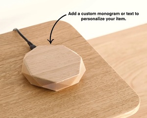 Chargeur sans fil en bois personnalisé et significatif, chargeur de bureau sur mesure pour les cadeaux d'entreprise du Nouvel An - Product Image 3