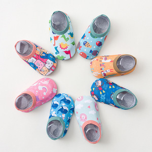 Xianghui enfants chaussures <span class=keywords><strong>de</strong></span> <span class=keywords><strong>plage</strong></span> bébé sol doux intérieur pantoufle plongée en apnée chaussettes <span class=keywords><strong>de</strong></span> bain garçons et filles anti-dérapant - Product Image 1