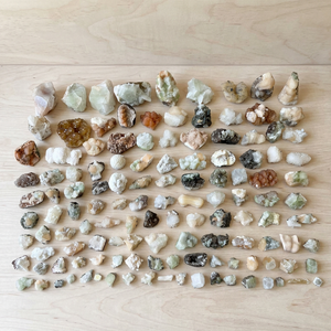 Spécimens minéraux naturels de cristal d'apophyllite et de stélbite vertes pour la décoration intérieure et les cadeaux décoratifs - Product Image 3