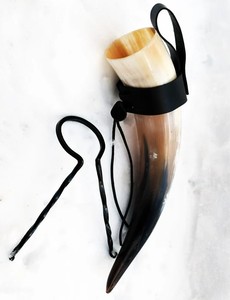 Tasse en corne de haute qualité polie à la main avec des runes nordiques écologiques et des symboles d'animaux pour les accessoires de bar à la maison à faible coût - Product Image 2