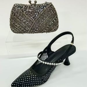 Sandales à talon souple et léger 2025 pour femme, style sac, à bout pointu et ornements en cristal en forme de goutte d'eau - Product Image 1