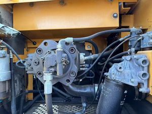 รถตักตีนตะขาบ sy215c สภาพดีเยี่ยม Sany 21ตัน sy215 sy235 sy135 sy305 sy365 - Product Image 5