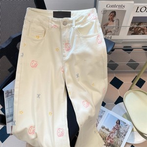 Los pantalones de mezclilla blancos en stock son imprescindibles para <span class=keywords><strong>las</strong></span> chicas dulces decoradas con elementos coloridos de dibujos animados que desbloquean la nueva tendencia Linda - Product Image 4