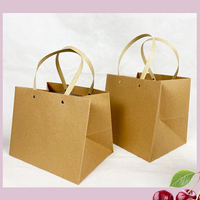 Grands sacs-cadeaux en papier à fond carré pour gâteaux de fleurs kraft de luxe personnalisés, poignées en ruban de coton, surface imprimée en plastique PP recyclable
