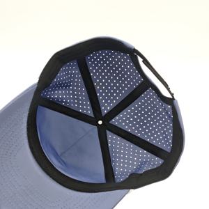 Gorra Deportiva de 5 Paneles de Diseño Moderno Personalizada al por Mayor BSCI, Gorras de Poliéster Blancas con Logotipo Bordado OEM, Gorra de Béisbol con Orificios Cortados con Láser - Product Image 6