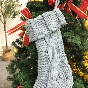 Vente chaude bas <span class=keywords><strong>de</strong></span> Noël grand câble double face tricoté bas <span class=keywords><strong>de</strong></span> Noël bordeaux rouge et crème pour les vacances en famille noël - Product Image 2