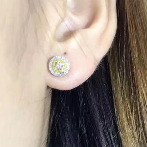 Orecchini a lobo in oro bianco con diamanti taglio brillante rotondo, design floreale, montatura a griffe, lusso da donna per tutti i giorni - Product Image 5