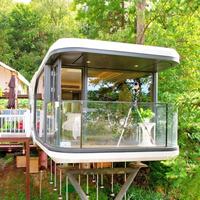 Capsule spatiale de style moderne avec grand espace et multiples fonctions pour hôtel, appartement et maison d'hôtes, au design élégant