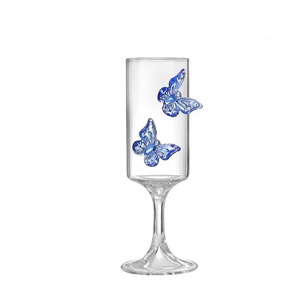 Juego de Copas de Cristal Transparentes de Lujo con Mariposas Bordadas en Diamantes para Brindis de Boda, con Caja de Regalo - Product Image 3