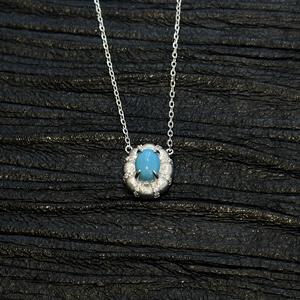 Collier en argent pur S925, élégant et haut de gamme, avec pendentif en forme de goutte d'eau en perle française incurvée, style luxe léger pour femmes - Product Image 4
