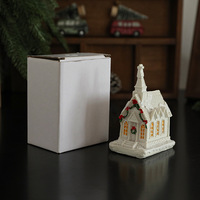 OCPO Maison de Noël en résine blanche avec lumière LED - Mini ornement suspendu avec décor de village enneigé pour table, idéal pour les fêtes