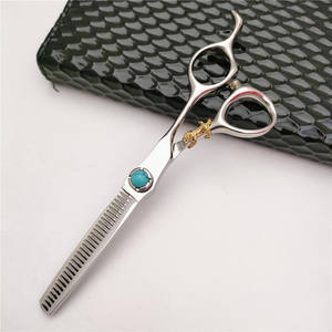 กรรไกรซอยผม LQ 6.0 นิ้ว สแตนเลสสตีล สำหรับคนถนัดขวา ใบมีดลายเสือทอง สำหรับช่างทำผม - Product Image 3