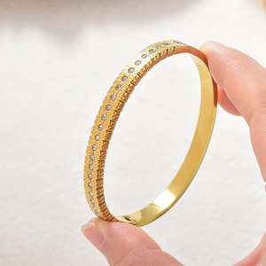 กำไลข้อมือรูปหัวใจแกะสลักอย่างประณีต ขายส่งจำนวนมาก ทอง 18k ประดับเพชรซิร์คอนเรียงราย ระยิบระยับ ทนทาน สวยงาม หรูหรา - Product Image 2