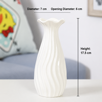 Vase à fleurs séchées en céramique artisanale moderne Qianrui, petit vase blanc hydroponique, ornements pour salon, décoration nordique pour la maison