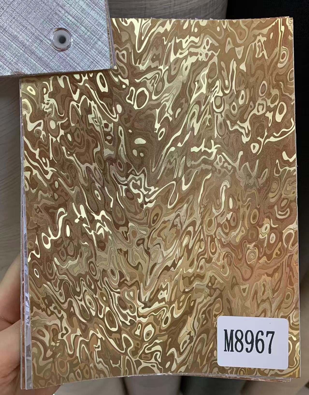 M8921 - 1.24*50m - 0.24 - gofrado fino - con adhesivo