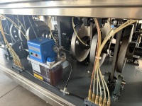Machine de remplissage et de scellage automatique haute vitesse pour sachets préformés Doypack