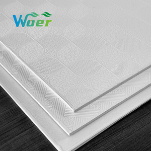 Độ chính xác cao chất lượng cao phong phú trang trí hiệu ứng 7mm 8mm 9mm nhiều lớp thạch cao PVC gạch trần thạch cao PVC gạch Trần - Product Image 1