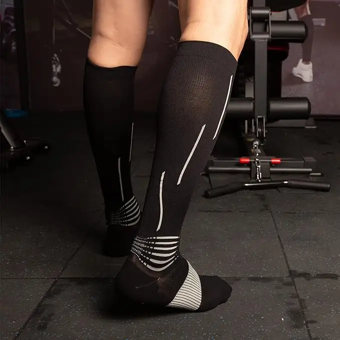 संपीड़न फुटबॉल कस्टम लोगो प्रिंट पुरुष डिजाइनर सूती सांस लेने योग्य मोजे खेल मोजे