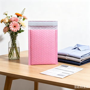 Enveloppe à bulles antichoc 17x23 cm, résistante aux déchirures, pour l'emballage de colis en ligne pour les boutiques en ligne. - Product Image 1