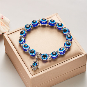 Bracelet perlé islamique 10 mm à succès avec pendentif paume, élastique, style bohème, fait main par <span class=keywords><strong>Fati</strong></span> Mah - Product Image 4