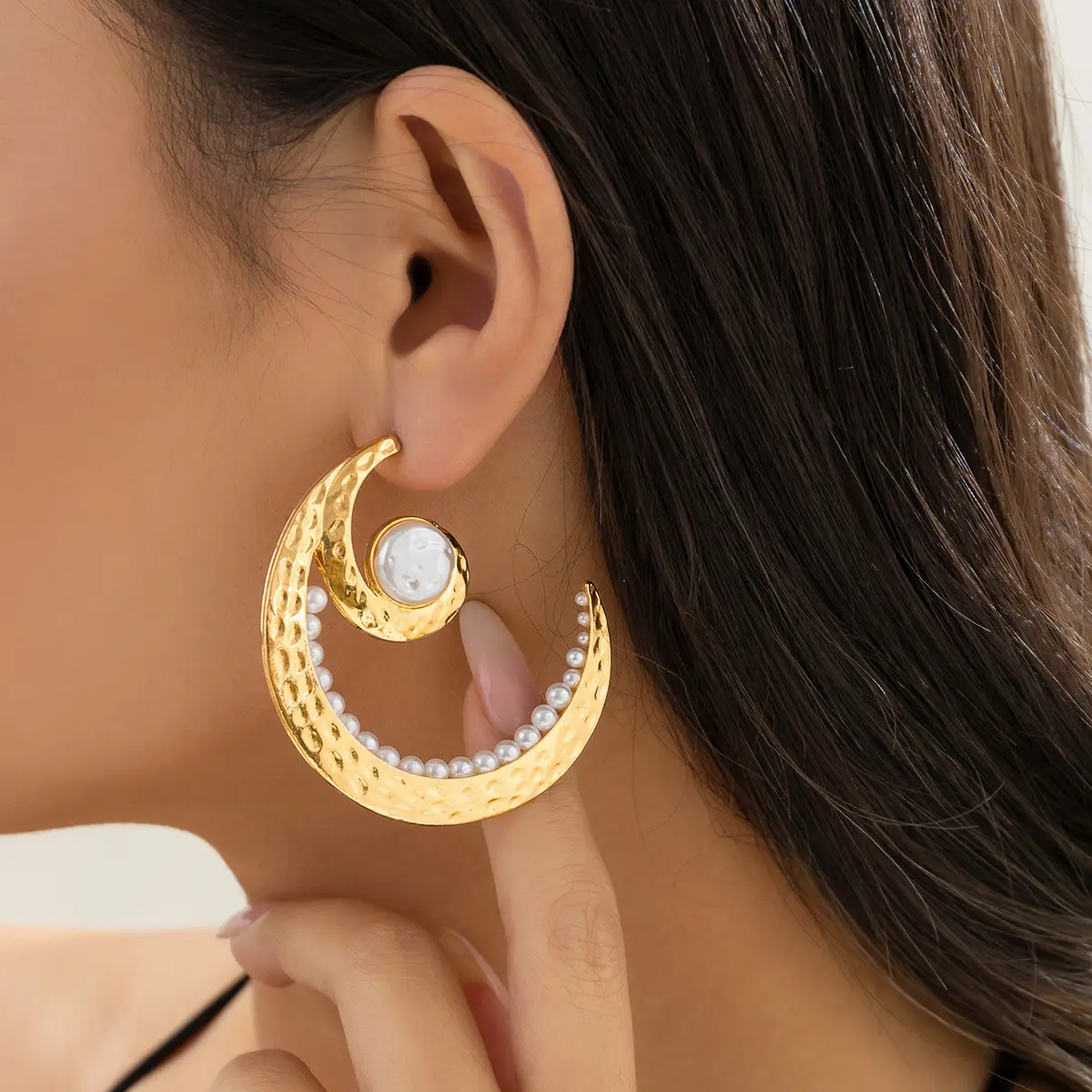 New Wholesale Fashion Western Jewelry Gold Moon Dangling C Shape Big Moon cc Elegant Pearl Dangle Earrings For Women