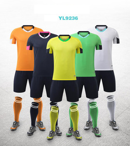 Camiseta de Fútbol Retro Personalizada al por Mayor, Transpirable, Deportiva, Unisex, con Impresión por Transferencia de Calor, de Secado Rápido para Verano - Product Image 3