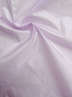 Nylon taffetas ripstop ultra-fin haute densité, micro-denier, anti-plume, léger au toucher, pour doudoune haut de gamme d'extérieur