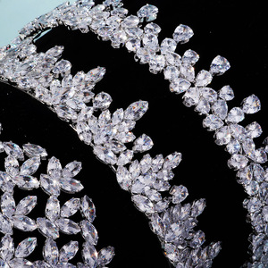 Couronne <span class=keywords><strong>de</strong></span> zircon simple transfrontalière européenne et américaine <span class=keywords><strong>de</strong></span> Zhaoyi, sensation haut <span class=keywords><strong>de</strong></span> gamme <span class=keywords><strong>de</strong></span> luxe léger, style <span class=keywords><strong>de</strong></span> mariée complet - Product Image 2