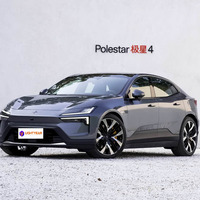 Polestar 4, SUV de taille moyenne, best-seller, performances à quatre moteurs, avec écran de 15,4 pouces et toit ouvrant panoramique, en promotion