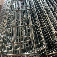 Supports de câbles en treillis métallique galvanisé pour la liaison principale extérieure entre bâtiments de réseau de fibres optiques de campus