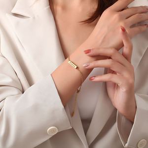 Bracelet personnalisé en <span class=keywords><strong>acier</strong></span> <span class=keywords><strong>inoxydable</strong></span> plaqué or 18 carats Shopify pour hommes Shopify <span class=keywords><strong>Site</strong></span> Fashion Chain Graver Logo Bar <span class=keywords><strong>Bijoux</strong></span> pour femmes - Product Image 5