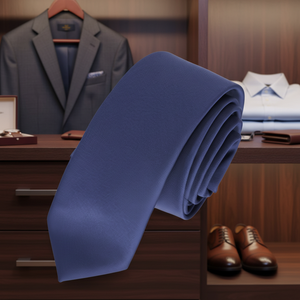 Cravate mode slim tissée en satin dupon uni monochrome bleu marine - Product Image 3