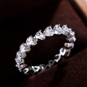 Anello con Design a Cuore a Fascia Intera, Anello Semplice da Dito per Donne - Product Image 1