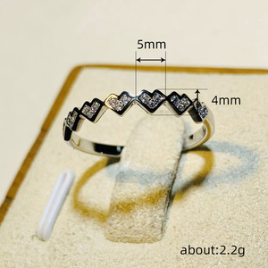 Anello con Zirconi a Forma di Cuore, Gioiello Minimalista Unico per Dito Mignolo - Product Image 3