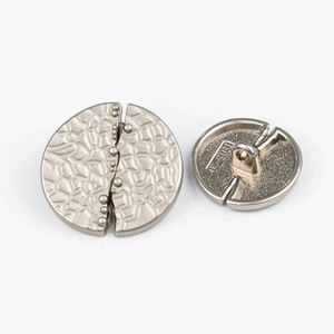 Round Plastic Snap <b>Button</b> with Embossed Pattern Magnetic Closure Green Color Classic Style - Product Image 2