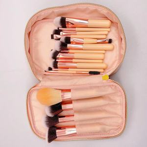 Ensemble de 12 pinceaux de maquillage de voyage avec étui rose, poils synthétiques, kit de pinceaux cosmétiques pour l'application du fond de teint - Product Image 5