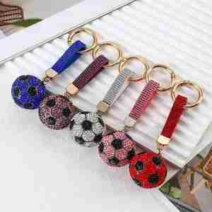 Al por mayor: Colgante de llavero con incrustaciones de diamantes, multicolor, personalizado, colgante para bolso de fútbol, llaveros de fútbol con brillo y dijes - Product Image 6