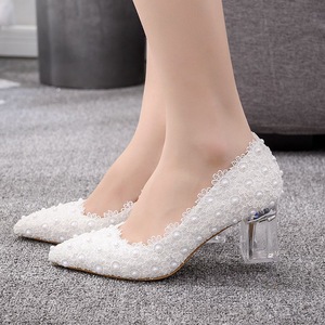 Scarpe con tacco grosso trasparenti da 7 cm con punta a punta in pizzo bianco scarpe da sposa di grandi dimensioni per le esibizioni delle feste delle damigelle - Product Image 3