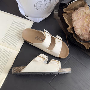 Chaussons d'hiver pour femmes et hommes, taille universelle, antidérapants, doux et chauds, chaussures d'intérieur pour l'hiver - Product Image 1