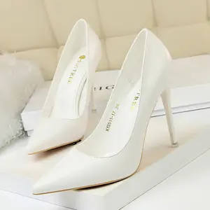 Scarpe eleganti con tacco alto bianco da donna di grandi dimensioni con logo personalizzato 42 43