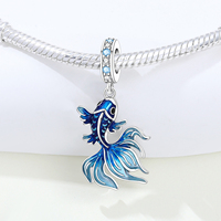 Breloque Pendentif Poisson Koi Bleu Dégradé en Alliage Plaqué Argent avec Perle et Pavé de Zircon Cubique Transparent Bleu Clair, pour Bracelet Serpent Européen en Émail