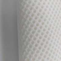 Vente en gros 100% polyester 3D maille tricotée élastique à l'air tissu sandwich à trois couches maille respirante pour sacs à dos et chaussures
