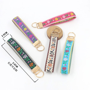 พวงกุญแจแบบโบฮีเมียน สายคล้องสไตล์ชาติพันธุ์ ลายดอกไม้หลากสีสัน สายคล้องข้อมือสำหรับกุญแจ ที่ใส่กุญแจรถสำหรับผู้หญิง - Product Image 3