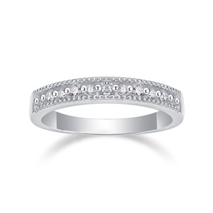 Anillo de mujer vintage de plata de ley 925 chapada en plata con moissanita de corte redondo graduado, engaste de puntas compartidas y borde de milgrain, tipo banda de eternidad - Product Image 6