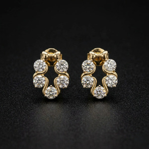 Boucles d'oreilles clous en diamant de qualité supérieure, 5 carats, pour femmes, bijoux fins avec fermeture robuste, parfaites pour les oreilles sensibles - Product Image 1