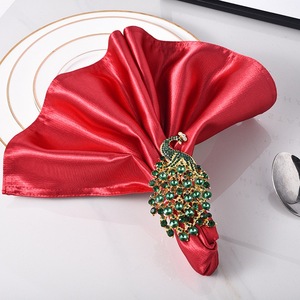 Anelli Portatovaglioli Personalizzati a Forma di Pavone - Strass Scintillanti per Matrimoni/Feste/Hotel - Product Image 4