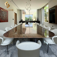 Ensemble de table à manger rectangulaire en bois massif de luxe de style arabe Dubaï avec plateau en marbre travertin pour 14, 16 ou 18 chaises