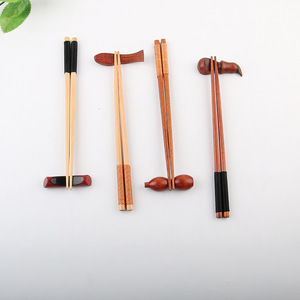 Vente en gros de baguettes pointues japonaises à usage domestique d'hôtel Vaisselle à la mode Bûches antidérapantes en bois - Product Image 4
